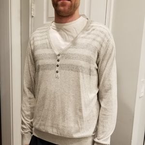 GUESS V-neck sweater